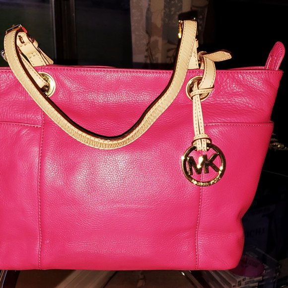 NEW MICHAEL KORS EAST WEST $398 MAGENTA PEBBLE LEATHER WITH GOLD LEATHER LINING - Picture 4 of 10
